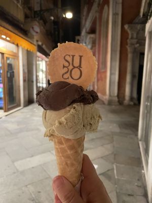 Pistachio and dark chocolate   at Gelatoteca SuSo in Venice