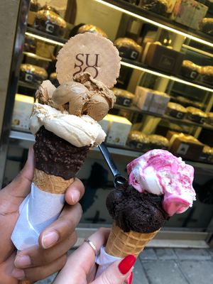 Vegan option on the right (cookie on top not vegan*) at Gelatoteca SuSo in Venice