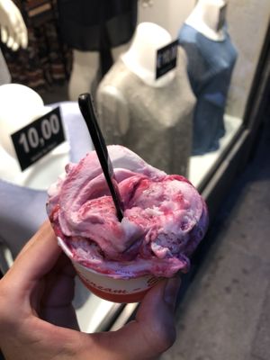Rice Milk + Black Cherry Vegan Gelato at Gelatoteca SuSo in Venice