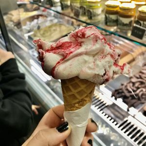 Vegano - Cherry and rice milk  at Gelatoteca SuSo in Venice