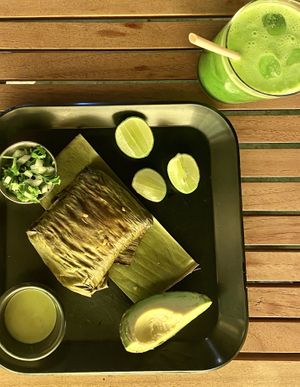 Tamal de verduras y jugo verde 🥦🍋 at Taller Veganico in Monterrey