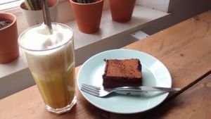 Brownie + Chai Latte (Gold version)
All Vegan. at The Living in Delft