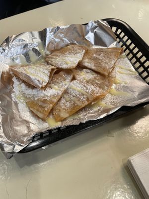 Love the vegan options (plenty) and the food was delicious and fulling, the person cooking (only one) was so nice and helpful absolutely loved him and he cooked the food very fast  at Momcorn in Gurnee