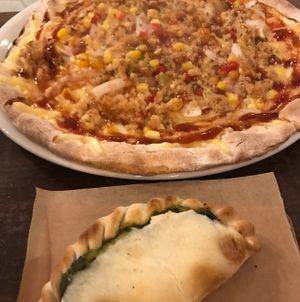 Pizza barbacoa y empanada de espinacas  at Ay Mi Madre in Madrid