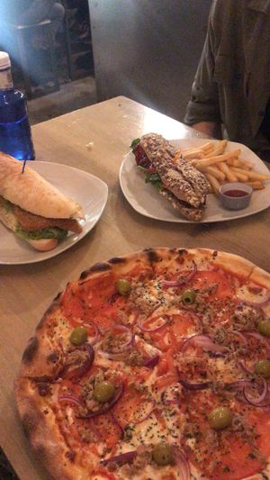 Bocadillos veganos, filete de soja con mayonesa y berenjena con pimientos y mostaza. La pizza no era vegana (atún) at Ay Mi Madre in Madrid