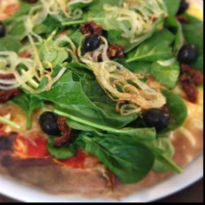 pizza vegana mediterranea at Ay Mi Madre in Madrid