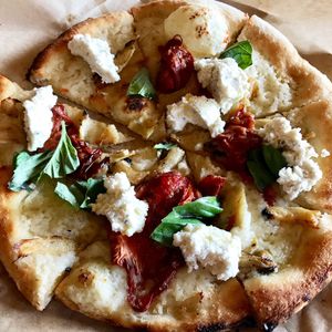 Tomato Heirloom Pizza at True Food Kitchen in Atlanta
