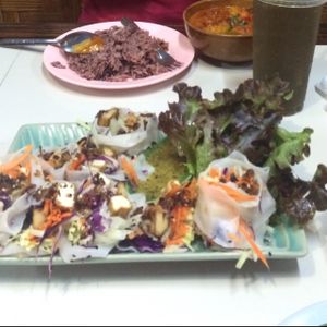 Curry - just too spicy for beeing 'not spicy'. Yummy springrolls - just a bit tricky to eat at Bamboo Bee Vegetarian in Chiang Mai