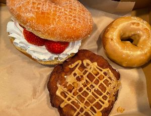 vegan donuts (fresh strawberry split, cake  & apple fritter)  #Veganuary at Donut Bar in San Diego