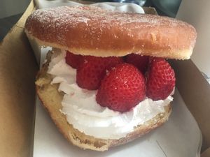 Vegan cream filing had a strange texture  at Donut Bar in San Diego