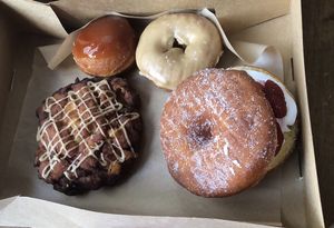Vegan options 👍🏻 at Donut Bar in San Diego