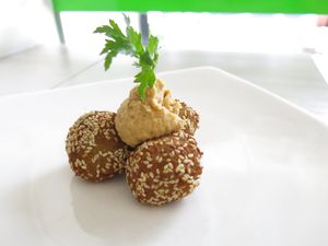 Sesame Falafel & Hummus at Mexicali by Trofo Garden in Bucaramanga