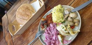 Kleiner Vorspeisenteller at Erbils in Munich