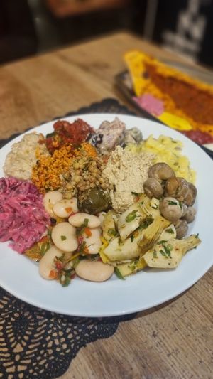 Vorspeisenteller at Erbils in Munich