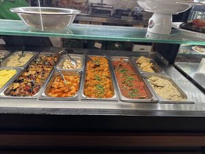 Grillgemüse, Bohnen, Kisir, Hunmus, Baba Ghanoush   at Erbils in Munich