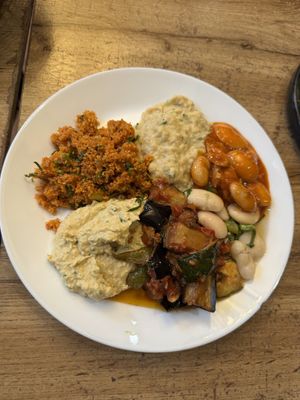 Kleiner vorspeisenteller  at Erbils in Munich