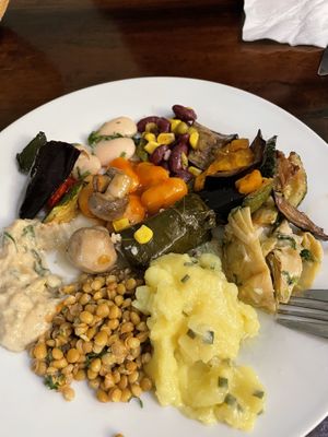 Vorspeiseteller - klein  at Erbils in Munich