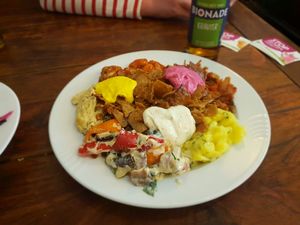 Vorspeisen-Döner-Teller at Erbils in Munich