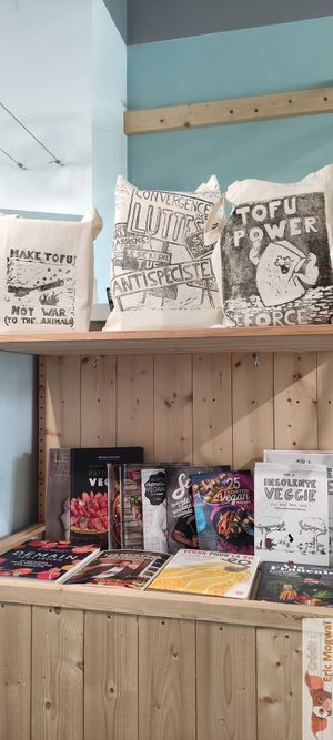 Tote bags and books at Vegetal et Vous (Vivanie Lille) in Lille