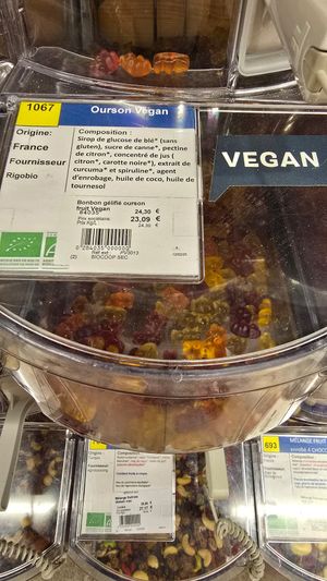 Vegan candy bears at Scarabee Biocoop - Vasselot in Rennes