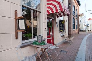 outside at Eeterij H'eerlijk in Wageningen