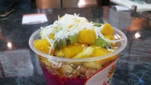 vegan fruit and granola bowl at Jugol in Tijuana