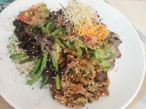 Plato combinado con proteina vegetal at Integral Figueres in Figueres