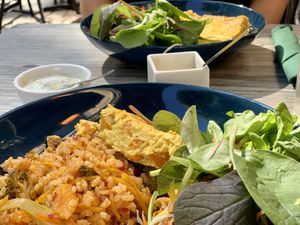 Tofu och sötpotatisomelett med krämig koriander- och limesås, nasigoreng på råris och krispig sallad med sesamdressing. at Happy M Kitchen in Gothenburg