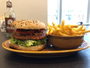 Burger & Fries at Roots in Dresden