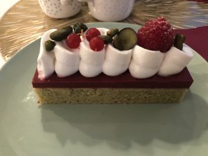Entremet pistache fruits rouges at Les Demoiselles de Montpellier in Montpellier
