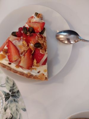 White chocolate with strawberry at Les Demoiselles de Montpellier in Montpellier
