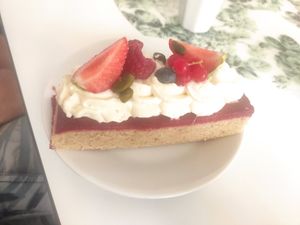 Strawberry cake at Les Demoiselles de Montpellier in Montpellier
