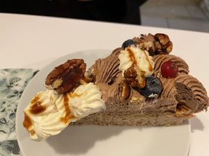 Praline cake  at Les Demoiselles de Montpellier in Montpellier