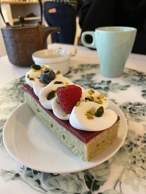 pistachio cake  at Les Demoiselles de Montpellier in Montpellier