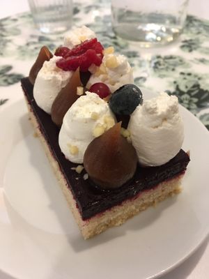 Pâtisserie cassis châtaignes   at Les Demoiselles de Montpellier in Montpellier