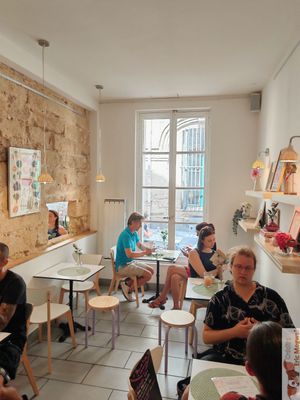 Seats inside at Les Demoiselles de Montpellier in Montpellier