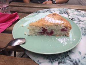 Coconut and raspberries vegan cake at Les Demoiselles de Montpellier in Montpellier