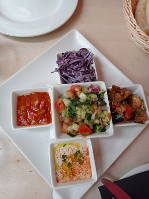 Ensalada (menú del día) at Hummus in Barcelona
