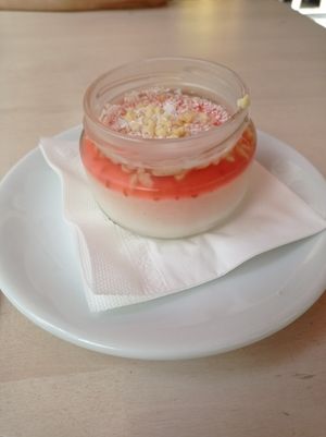 Malabi (vegano) at Hummus in Barcelona