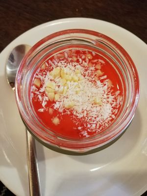 Postre pannacota vegana at Hummus in Barcelona