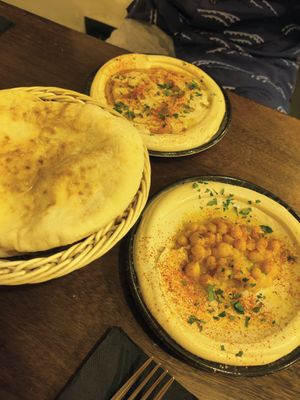 Chickpea hummus at Hummus in Barcelona