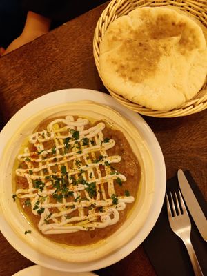 Egyptian beans hummus at Hummus in Barcelona