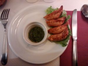 chaussons aux légumes, sauce à la coriande at Pema Thang in Paris