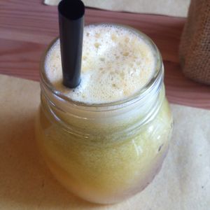 apple, ginger and lettuce fresh juice at Selezione Naturale in Turin