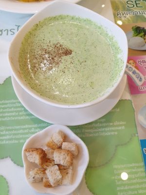 Broccoli soup of the day at Salada Organic Kitchen in Bangkok