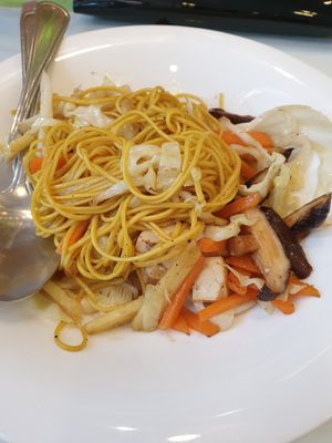 Vegetarian Fried Noodle at Salada Organic Kitchen in Bangkok