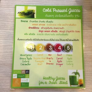 fresh juices at Salada Organic Kitchen in Bangkok