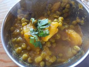 Today's sabji of the day is vegan potato and pea, and so good! The accompanying bread was made vegan upon checking which dishes were vegan today at Ranjit's Kitchen in Glasgow