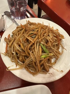 Chicken lo mein (INCREDIBLE) we both went crazy over this !  #Veganuary at Bodhi Kosher Vegetarian Restaurant in New York City