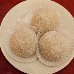 Sweet sticky rice balls with sesame filling at Bodhi Kosher Vegetarian Restaurant in New York City
